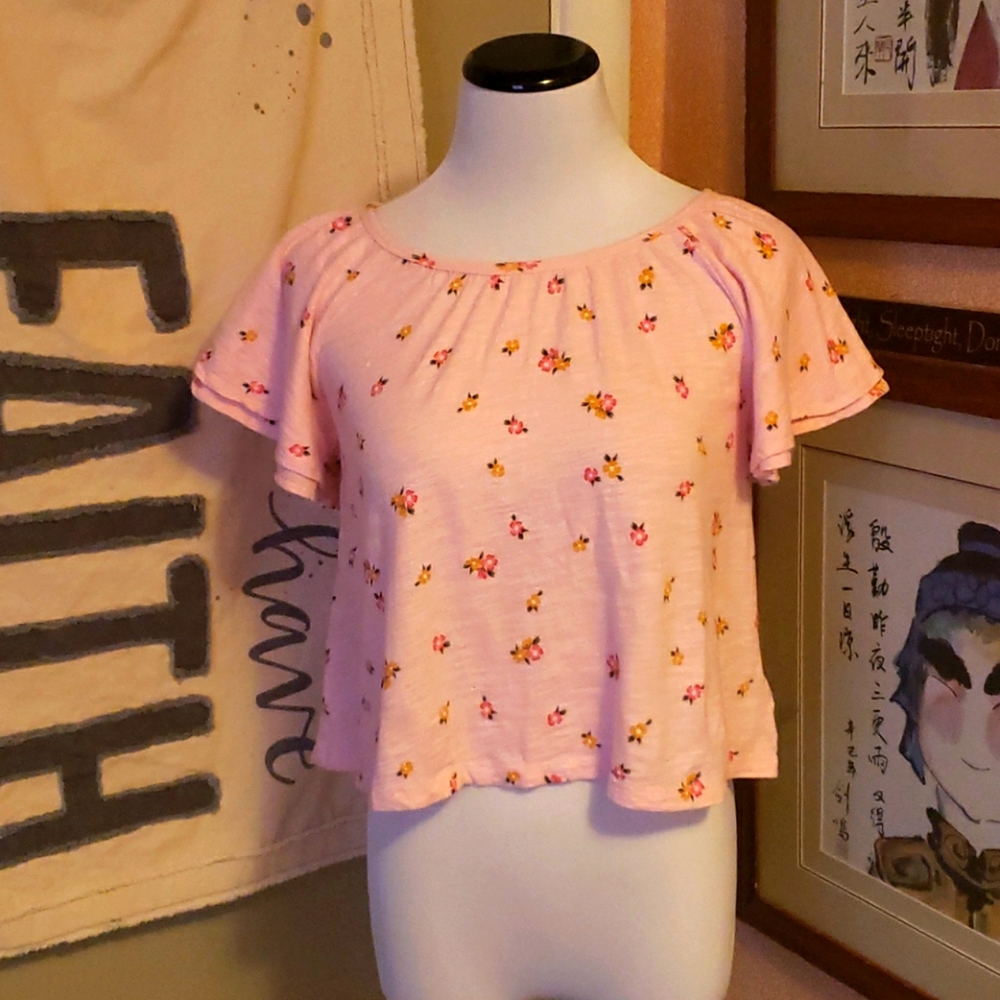 Old Navy pink flowered flutter sleve top